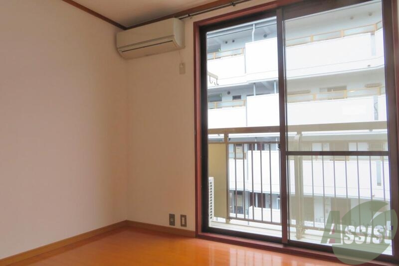 居室・リビング　リビングはこんな雰囲気。南向きで、陽当りも良さそうです。