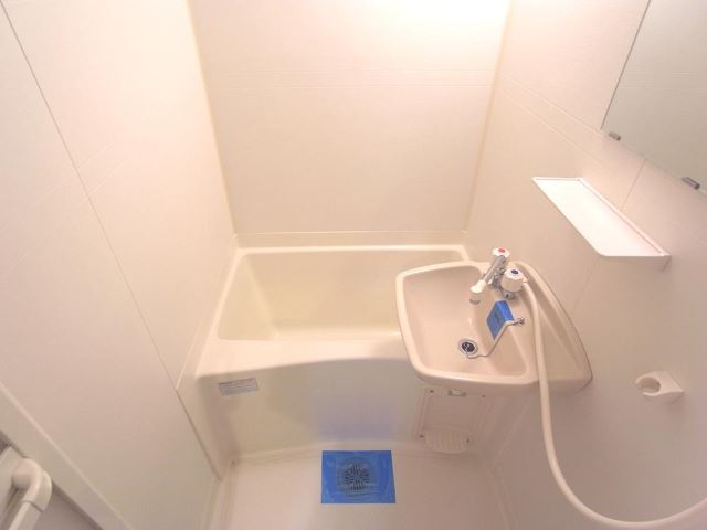 バス・シャワールーム　バストイレ別のバスルーム