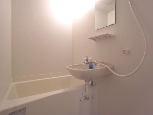 洗面設備　シャワー付きバスルーム