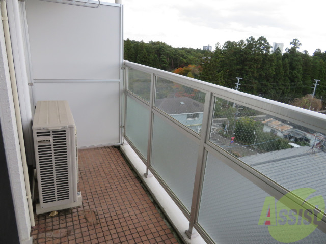 バルコニー　バルコニーは陽当たり良好で、洗濯物も乾きやすいですね