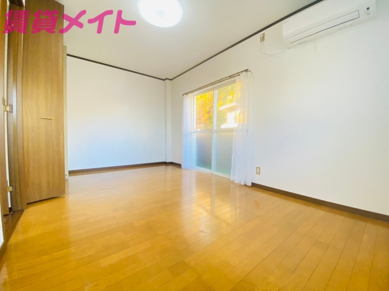 居室・リビング　同型参考写真