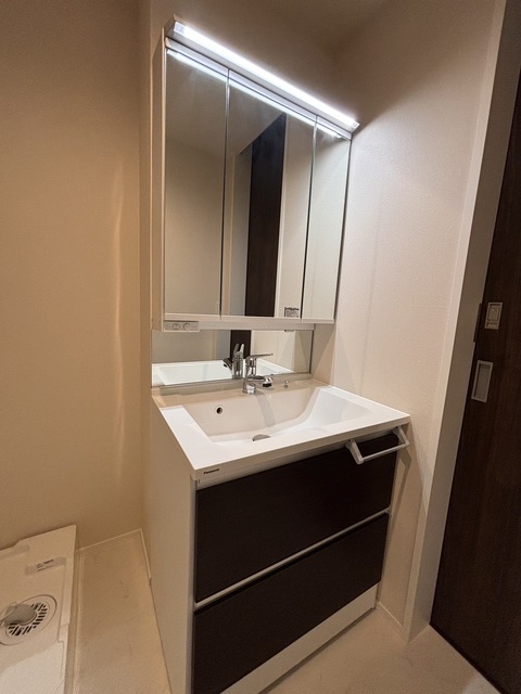 洗面設備　★三面鏡付きシャンプードレッサー★