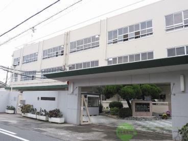 【茨木市星見町のマンションの小学校】