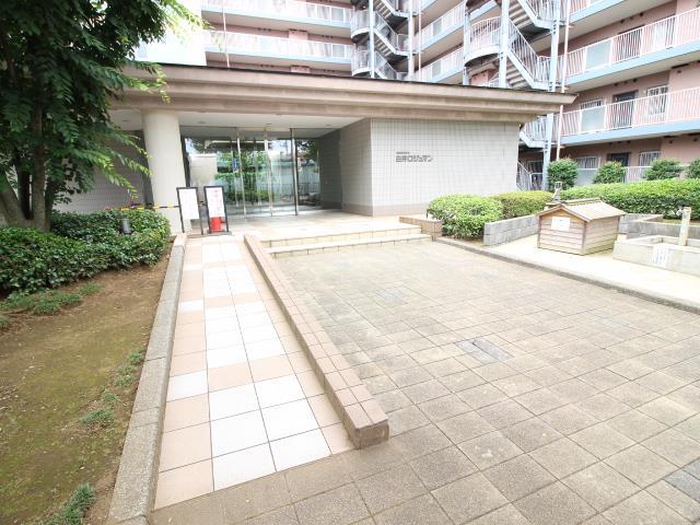 【白井市冨士のマンションのエントランス】