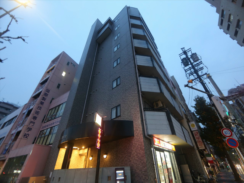 【名古屋市中区古渡町のマンションの建物外観】