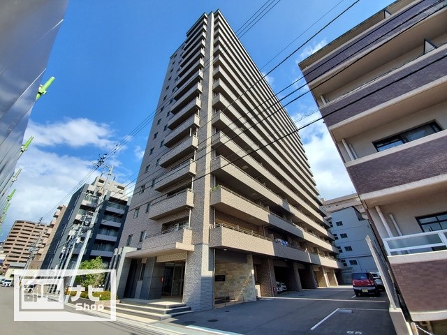 ロイヤルガーデン高松駅南の建物外観