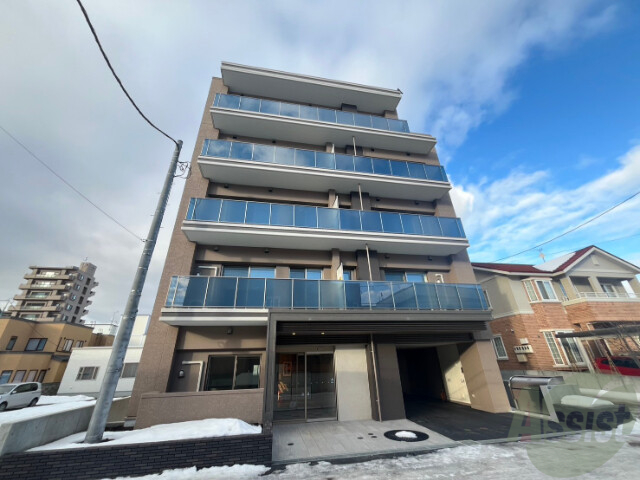 建物外観　札幌市中央区南１７条「ル・コルヌイエ山鼻」