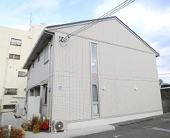 三木市府内のアパートの建物外観