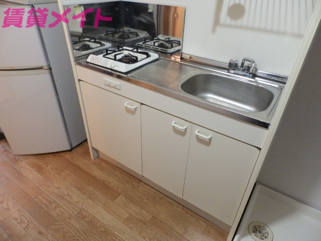 キッチン　同棟別部屋の写真です