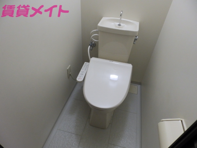 トイレ　同棟別部屋の写真です