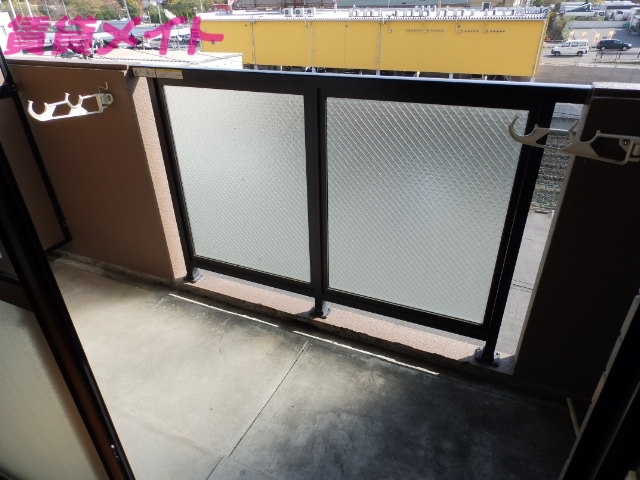 バルコニー　同棟別部屋の写真です