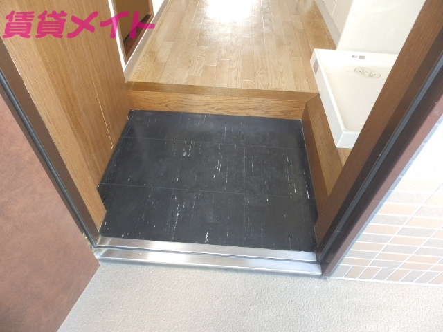 玄関　同棟別部屋の写真です