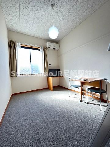 その他部屋・スペース　開放的な寝室です