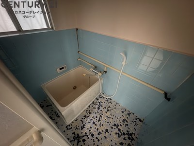 バス・シャワールーム　窓があり、換気できます。