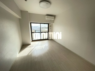 居室・リビング　日当たりのいい南向きのお部屋です。