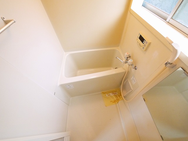 バス・シャワールーム　コンパクトで使いやすいお風呂です