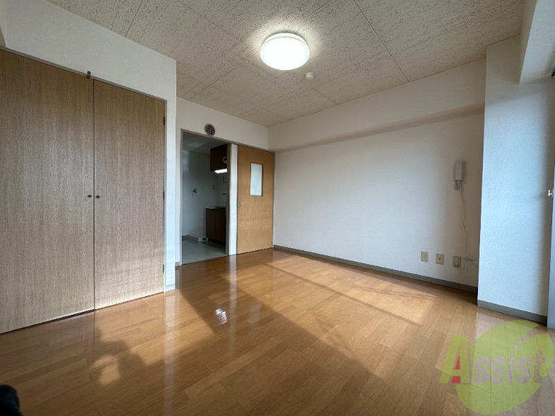 その他部屋・スペース　陽当たりが良く、スペースに余裕がある寝室ですね。