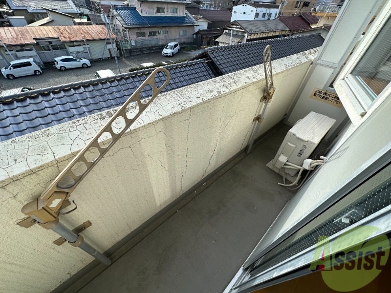 バルコニー　バルコニーが付いているので晴れた日は洗濯物が干せますね