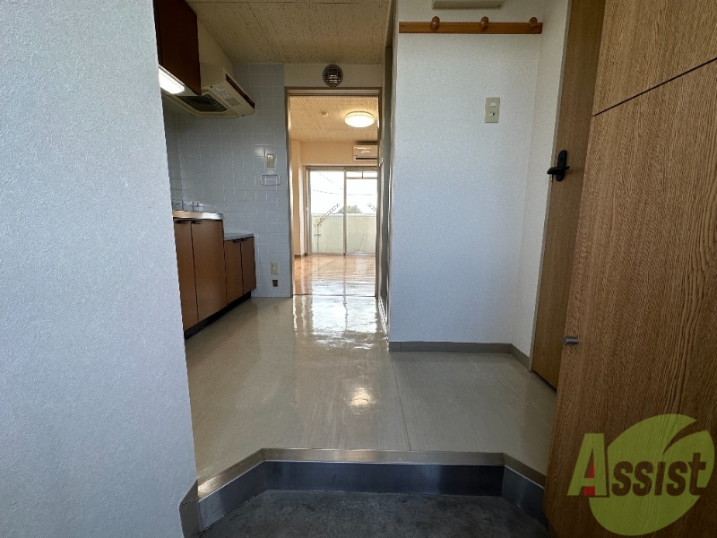 玄関　玄関でございます。毎日の出入りはこちらから。