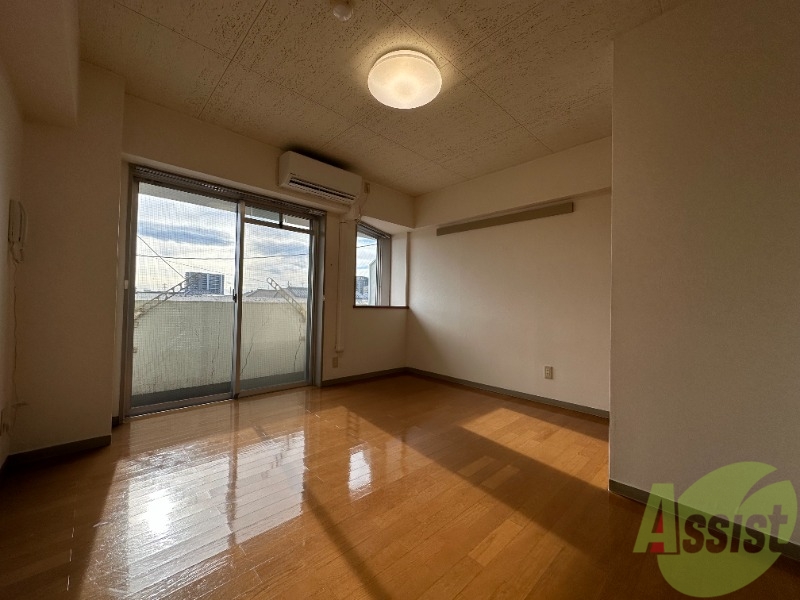 居室・リビング　陽当たりが良く、広々として過ごしやすそうです。