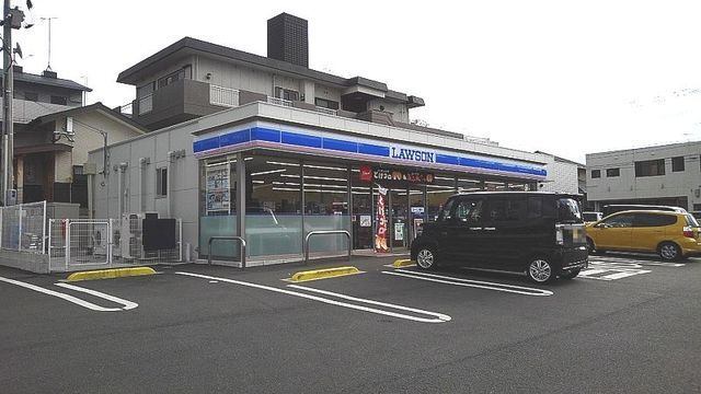 コンビニ　ローソン小倉若園三丁目店（コンビニ）まで559m