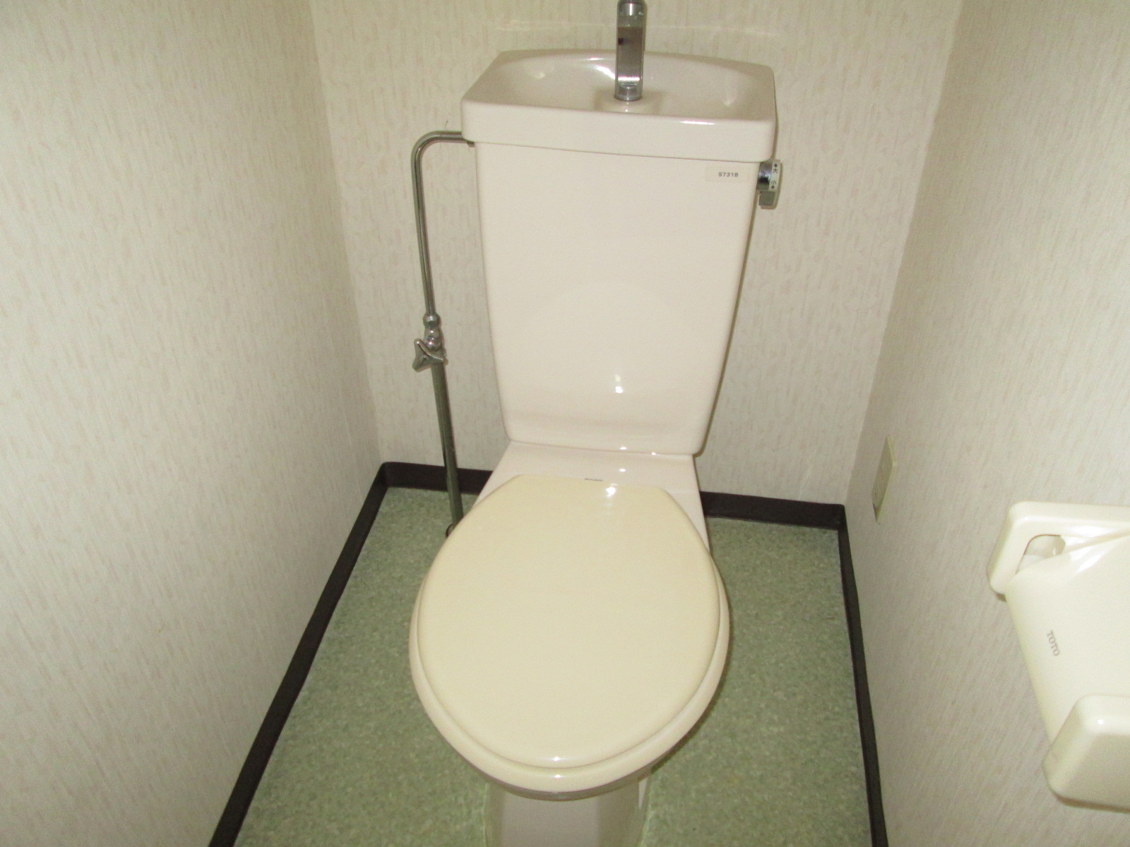 トイレ　401号室の写真使用