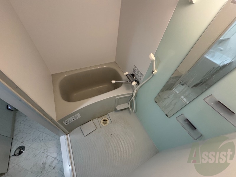 バス・シャワールーム　ユニットバスです。疲れを癒すのに欠かせませんね！