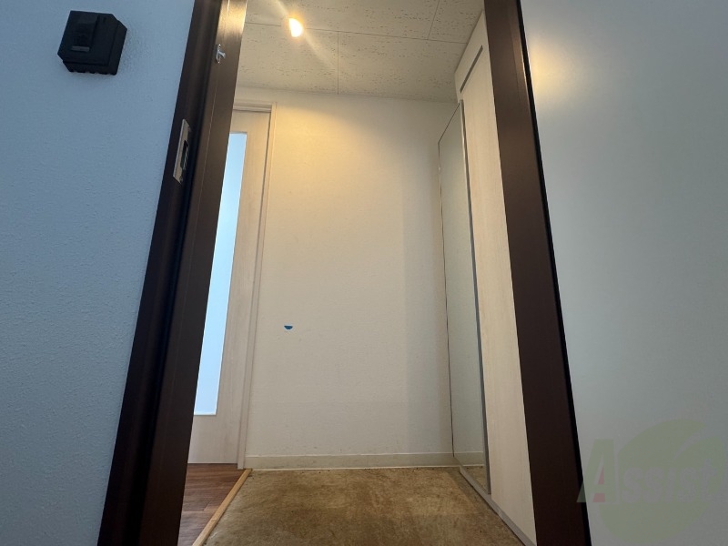 玄関　玄関の様子です。明るい印象ですね。気分もあがりそう。