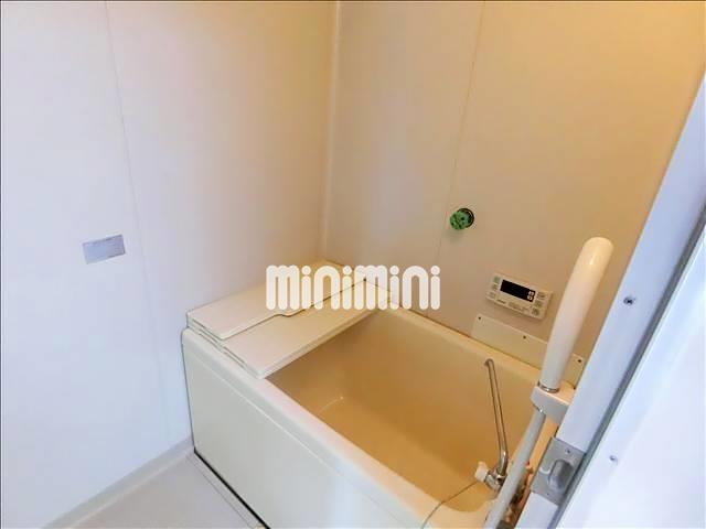 バス・シャワールーム　給湯式のお風呂です。