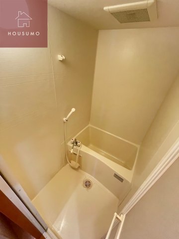 バス・シャワールーム　明るい洋室です