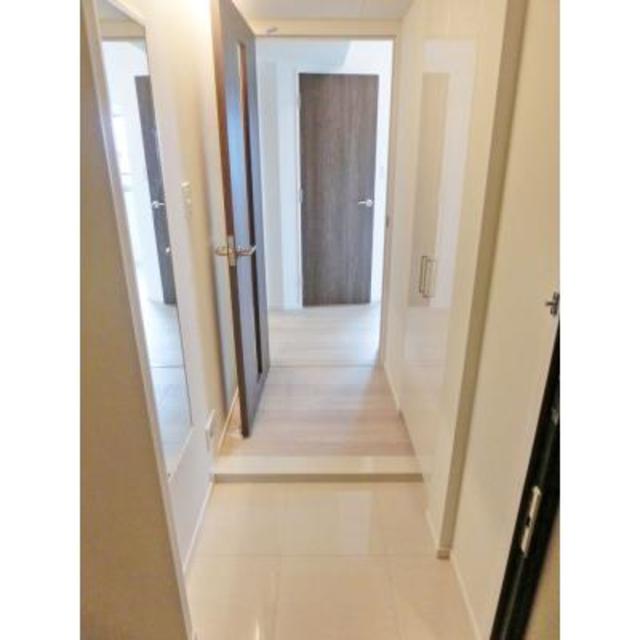 玄関　※写真は同タイプ住戸です。