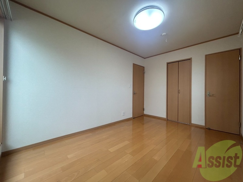 その他部屋・スペース　こちらは寝室になります。収納が多くて便利ですね。