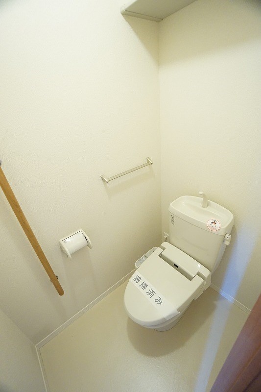 トイレ　トイレには快適な温水洗浄便座付