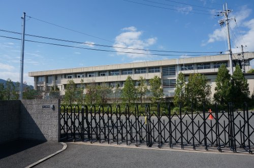 中学校　生駒市立大瀬中学校（中学校）まで97m