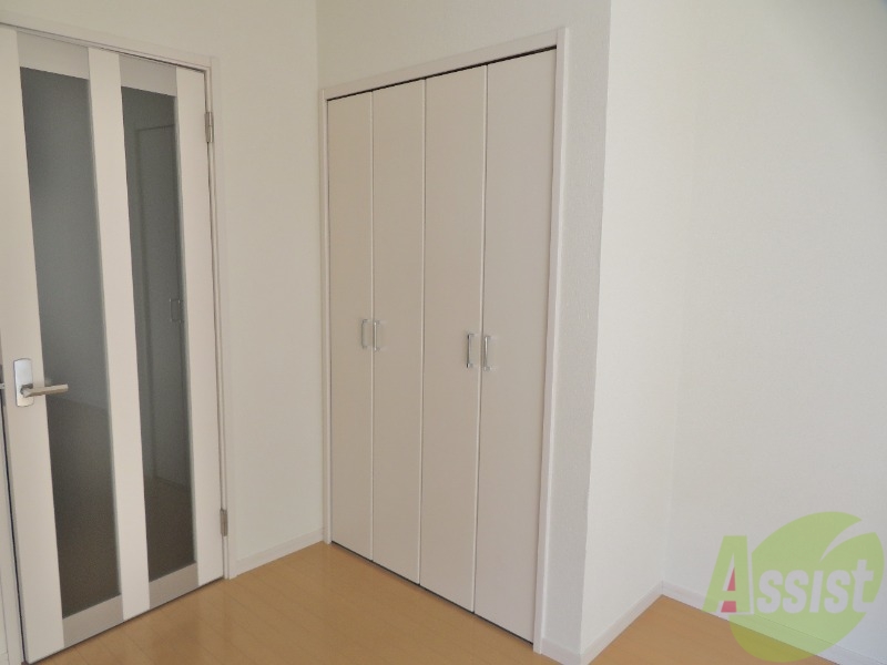 収納　クローゼットはコチラです。荷物などはこちらに収納してください