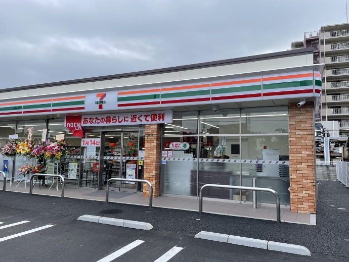 コンビニ　セブンイレブン（コンビニ）まで388m