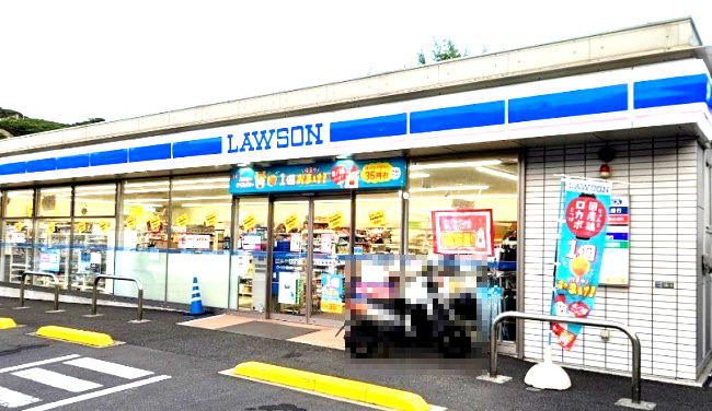 コンビニ　ローソン 横須賀久比里店（コンビニ）まで1021m