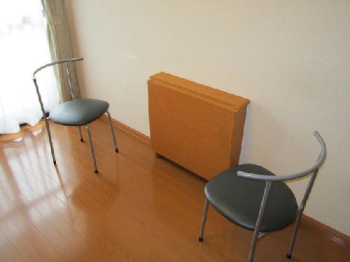 その他　いす、テーブルつきです。
