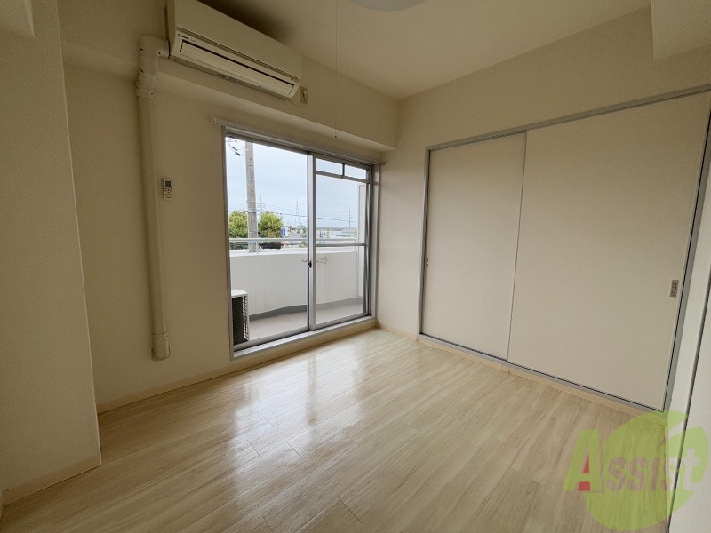 その他部屋・スペース　こちらは４．７帖の洋室になります。寝室になりそうですね。