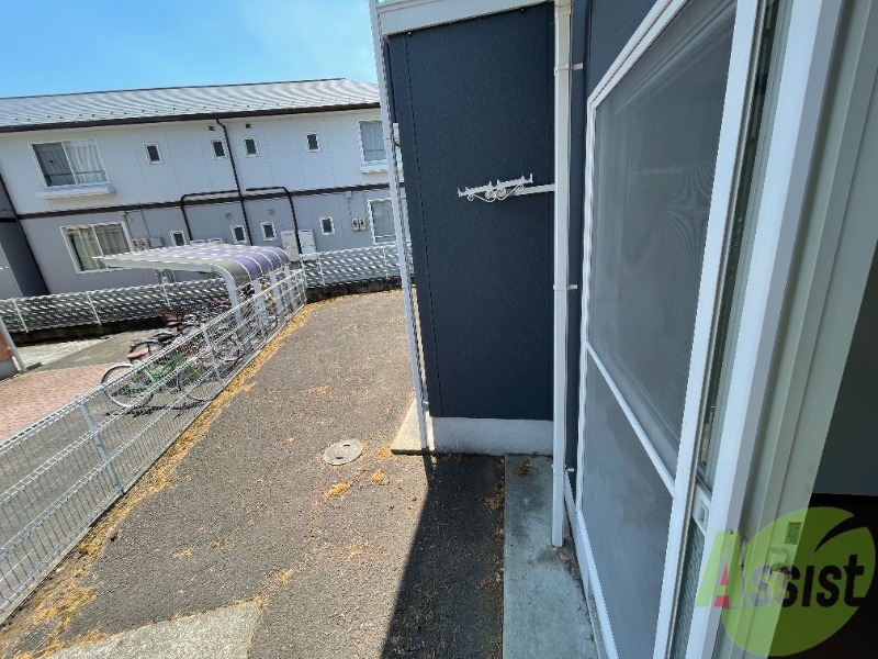 バルコニー　バルコニーはありませんが洗濯物を干すスペースはございます。