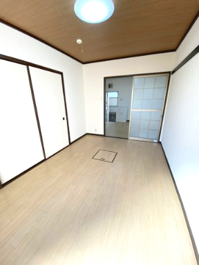 居室・リビング　※写真は別室です