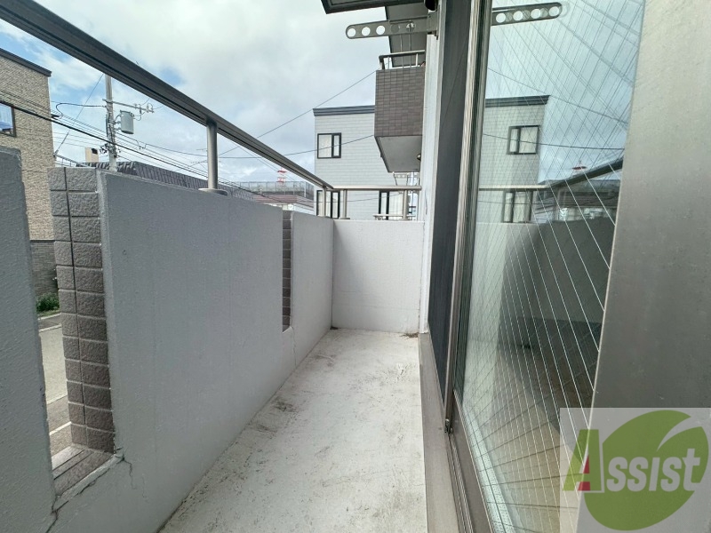 バルコニー　バルコニーです。天気の良い日には外干しができます！