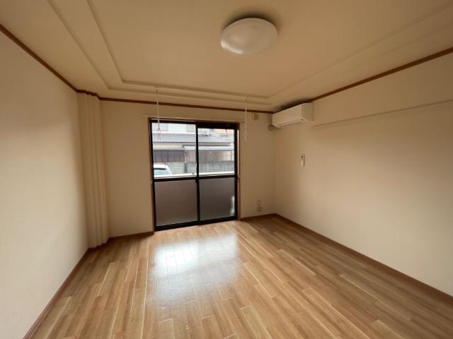 居室・リビング　室内