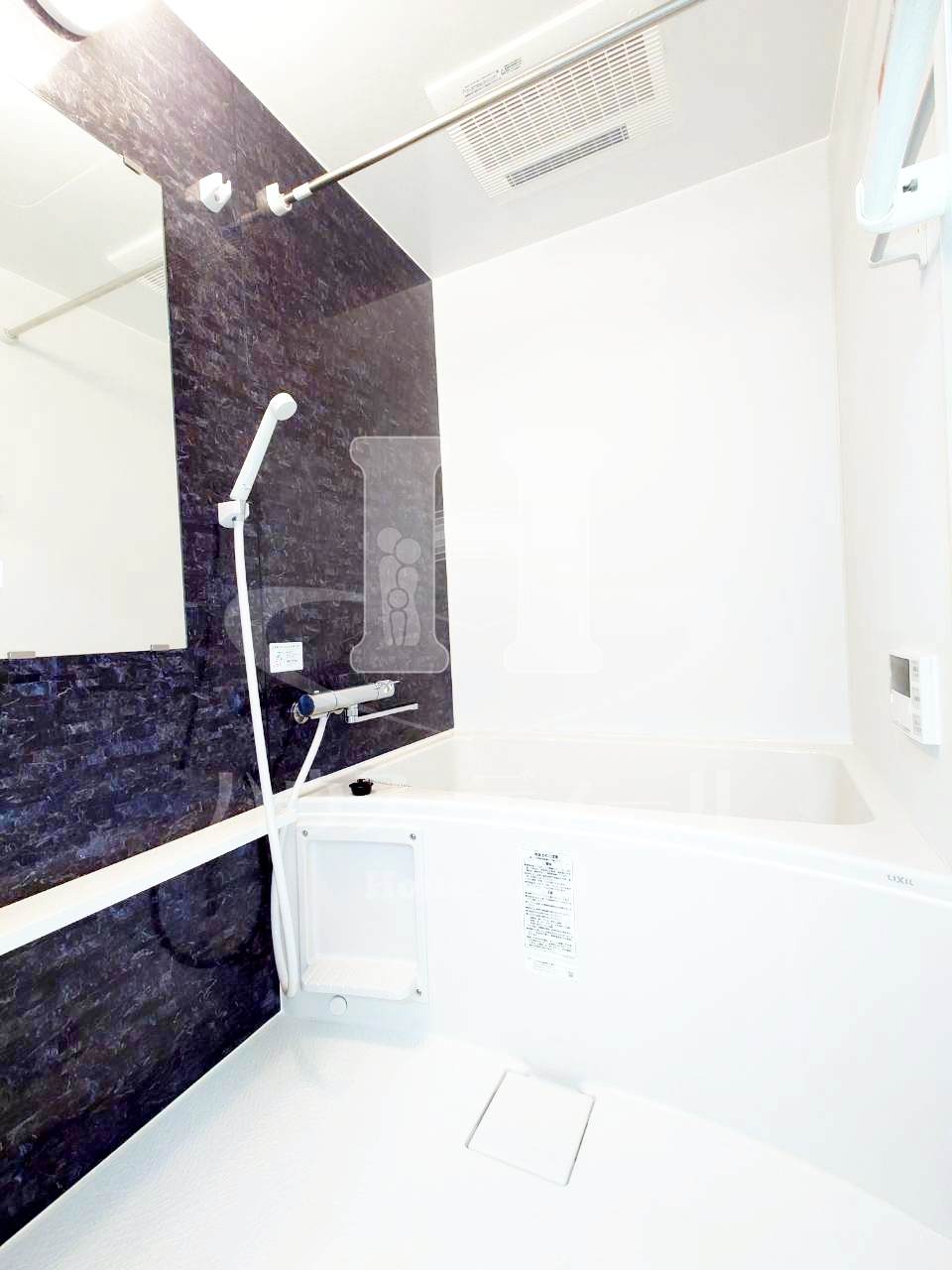 バス・シャワールーム　コンパクトで使いやすいお風呂です