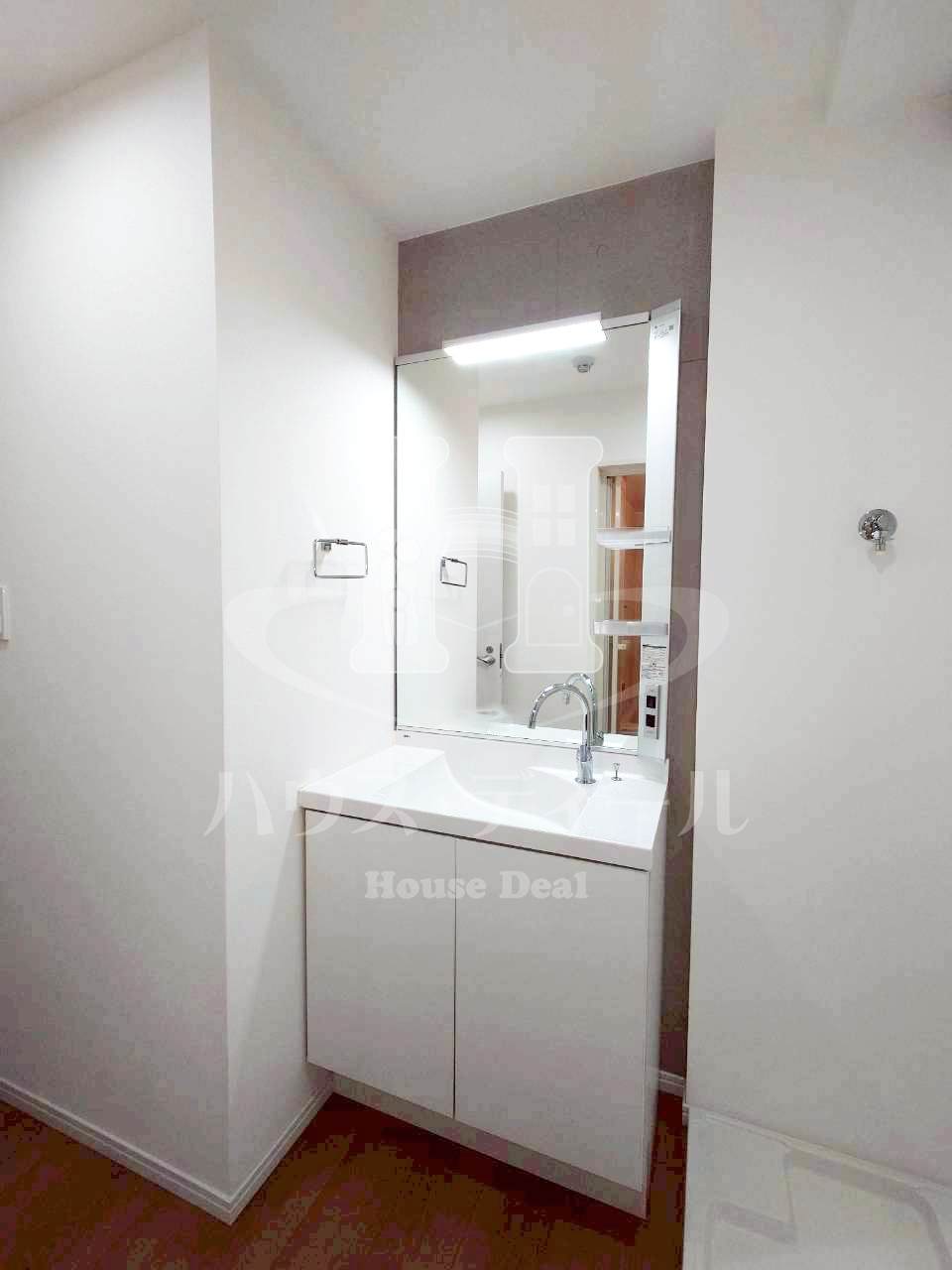 洗面設備　スペースが確保できる洗面所です