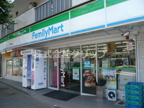 コンビニ　ファミリーマート 横浜宿町店（コンビニ）まで127m