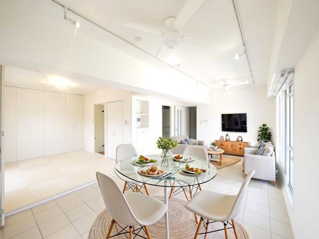 居室・リビング　CGで家具等を配置したもので家具等は含まれません。