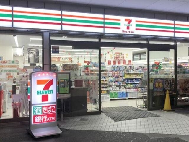 コンビニ　セブンイレブンハートインJR東部市場前駅前店（コンビニ）まで388m