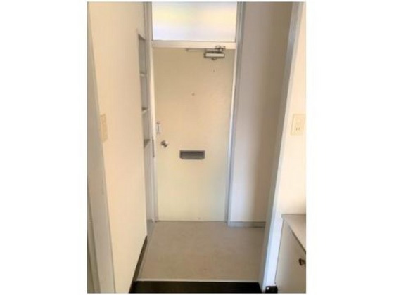 玄関　※別号室の写真です