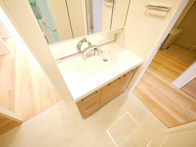 洗面設備　スペースが確保できる洗面所です